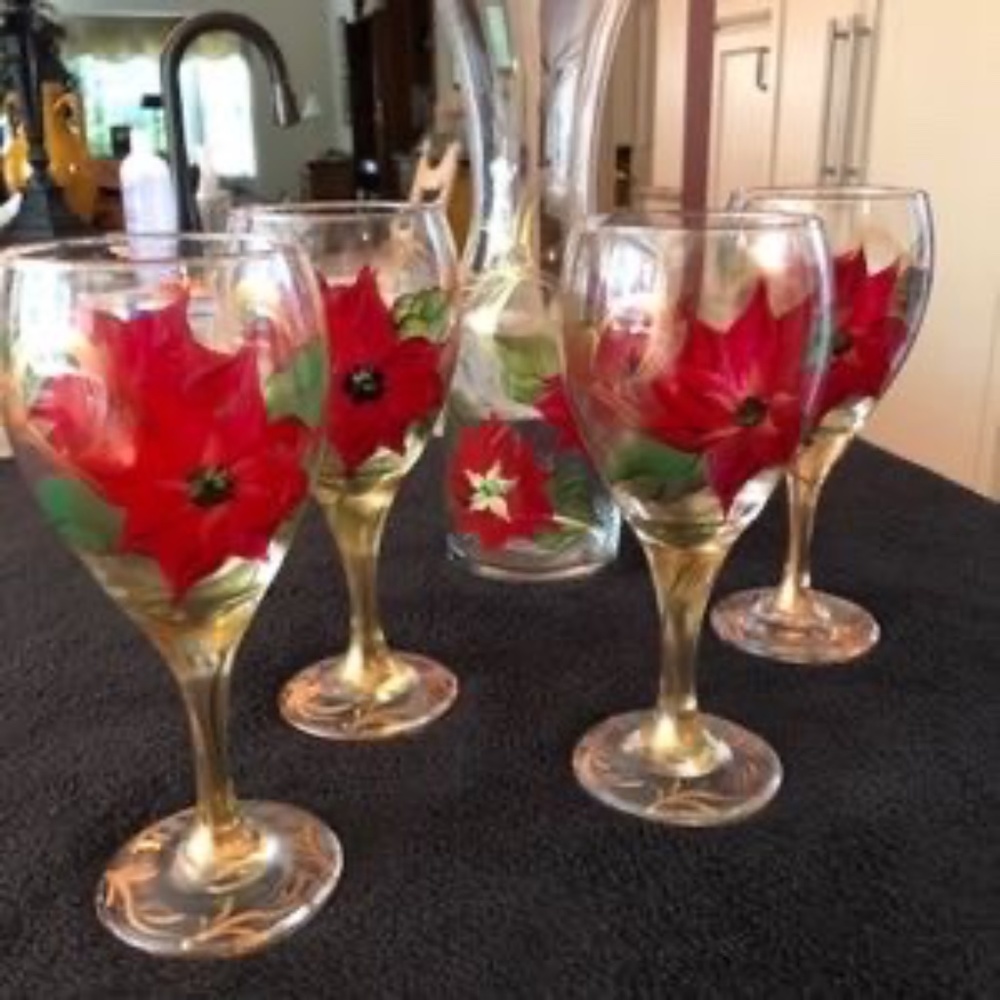 Christmas/Holiday set of 4 wine glasses with Decantur